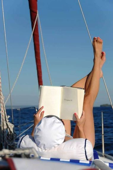 Leggere,oziare,nuotare e dormire:relax assoluto a bordo!
